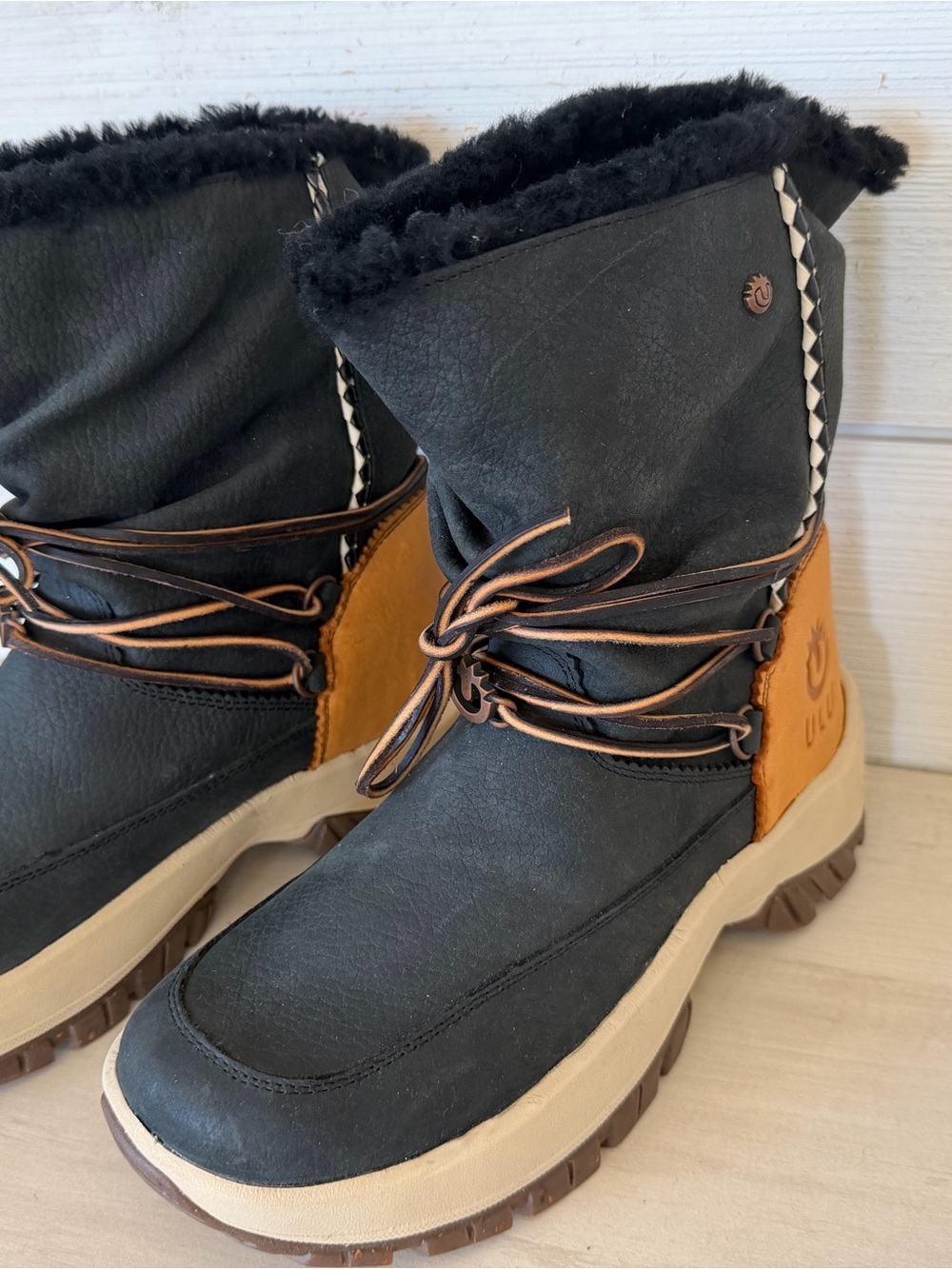 Ulu Ila Shearling Snow Boots Sz 8 Black Suede Winter Insulated NEW